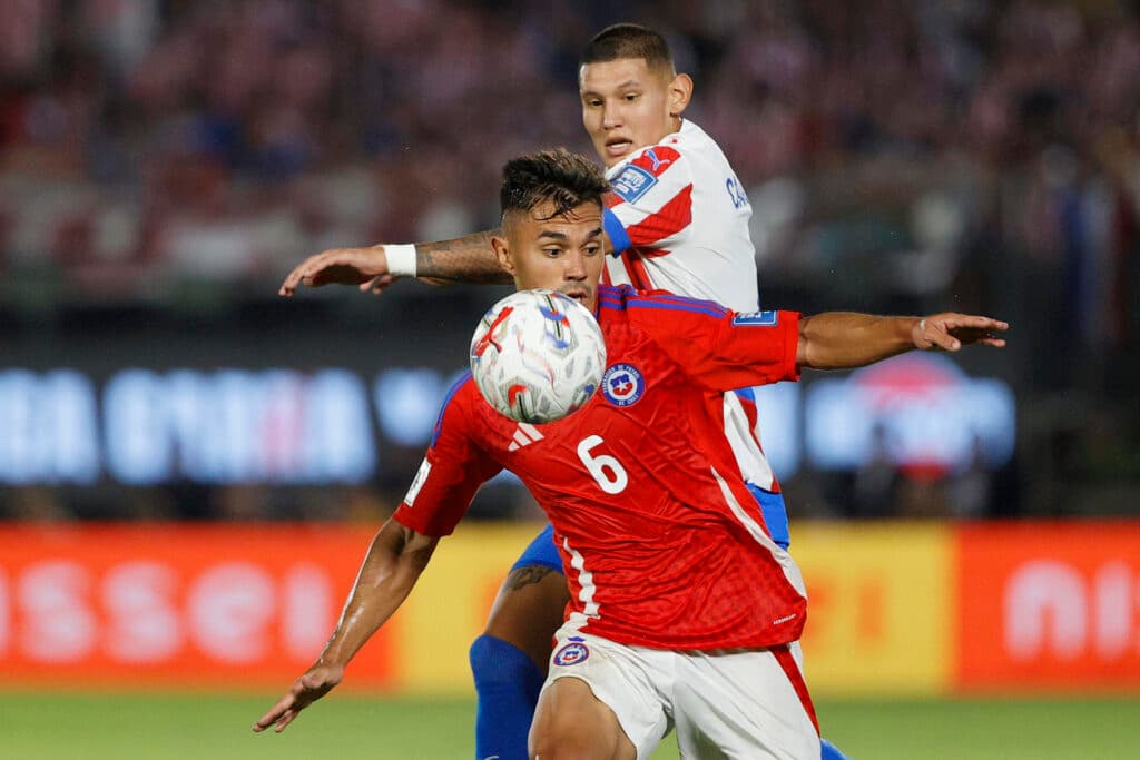 Alderete allana el camino de Paraguay al Mundial y deja sin reacción a Chile