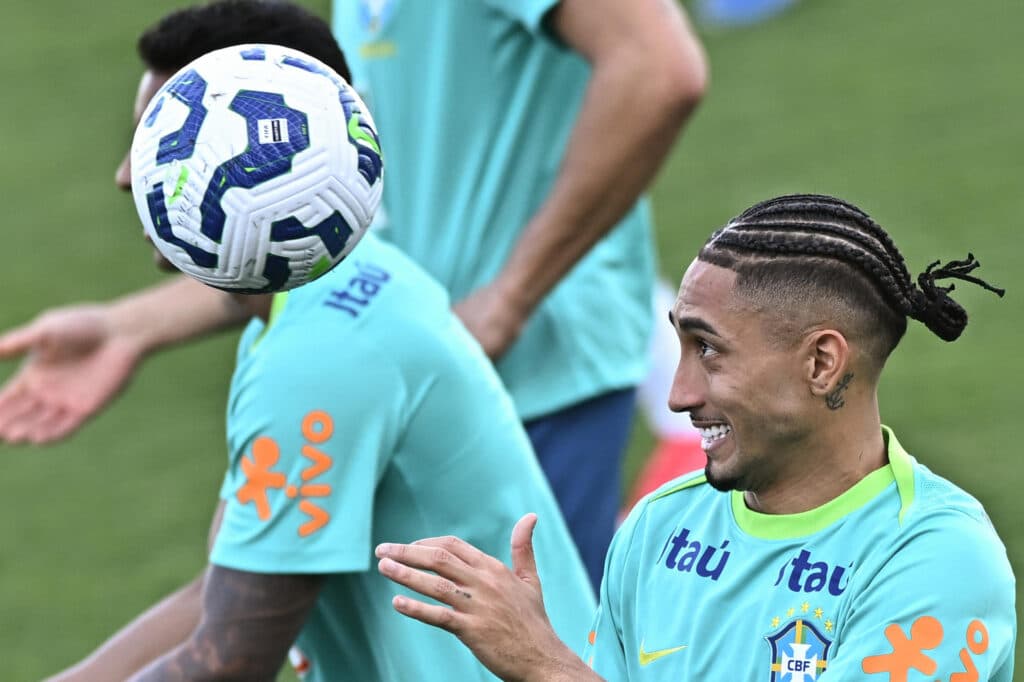 La mejor versión del brasileño Raphinha desafía a Colombia de James Rodríguez