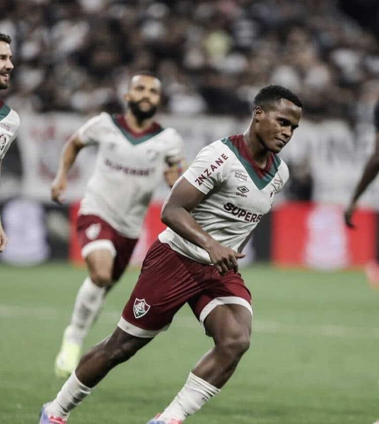 Fluminense y sus extranjeros se acercan al liderato en Brasil