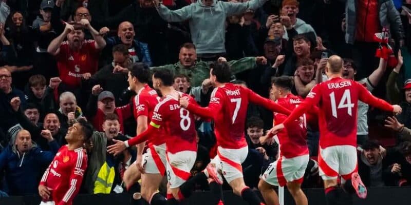 Con latinos protagonistas, Manchester United avanza en un partido «loco» ante Olympique Lyon