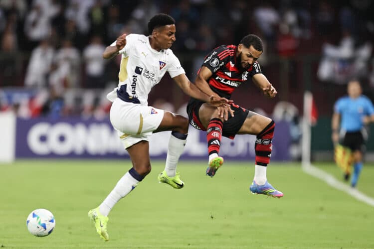 Liga de Quito mantiene a raya a Flamengo, que se lleva un punto de Ecuador