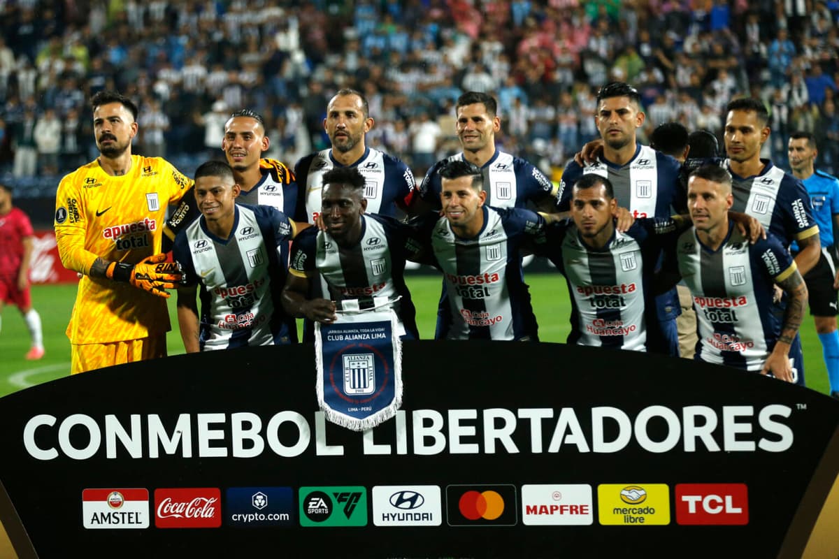 Alianza Lima busca su primera victoria ante Talleres, que quiere dejar el fondo