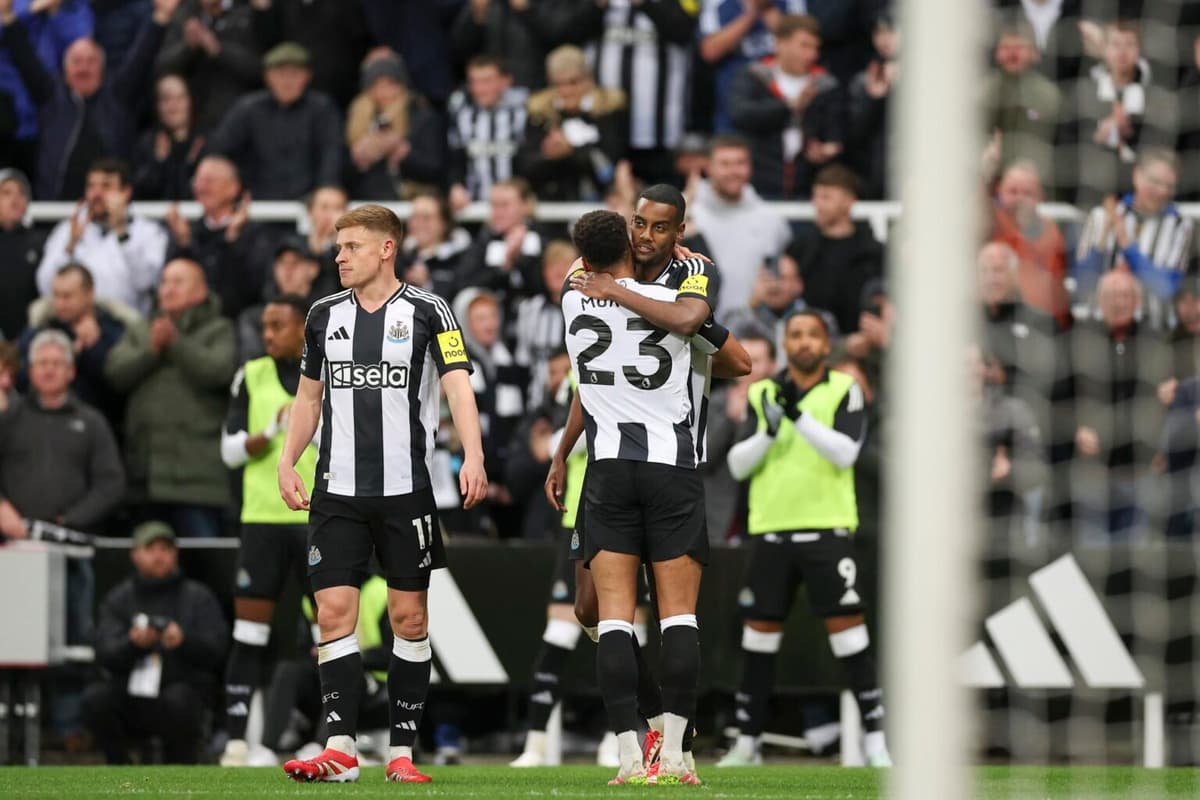 El Newcastle humilla al Crystal Palace del colombiano Muñoz