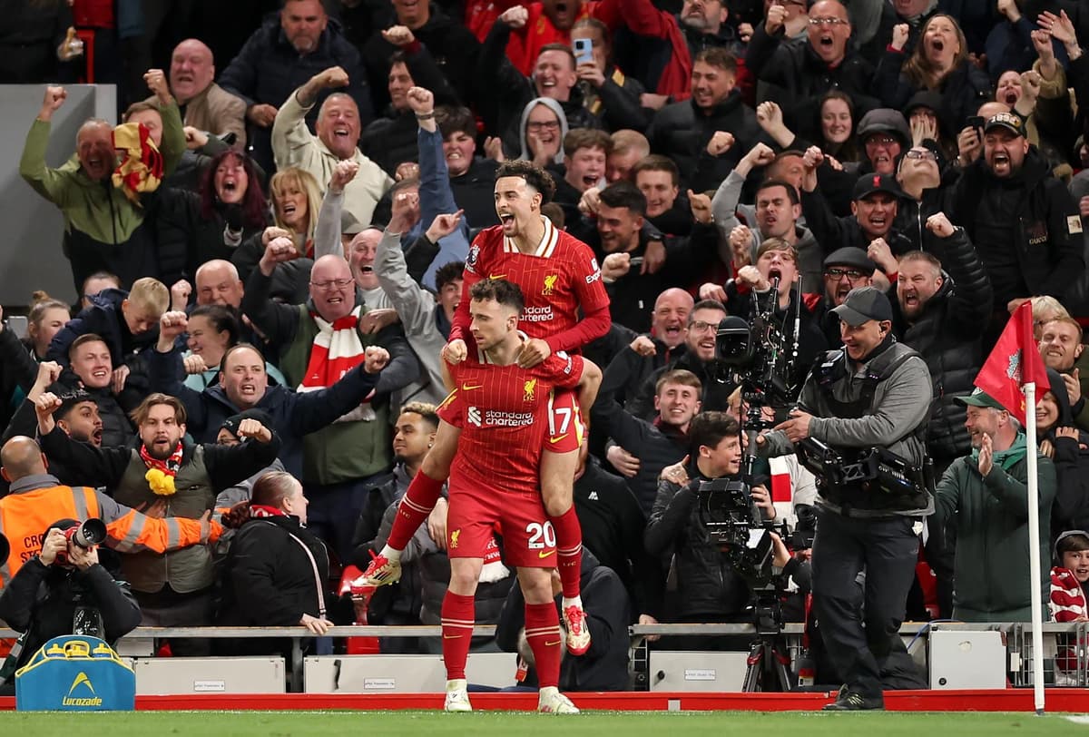 Liverpool con el colombiano Diaz como titular no baja el acelerador