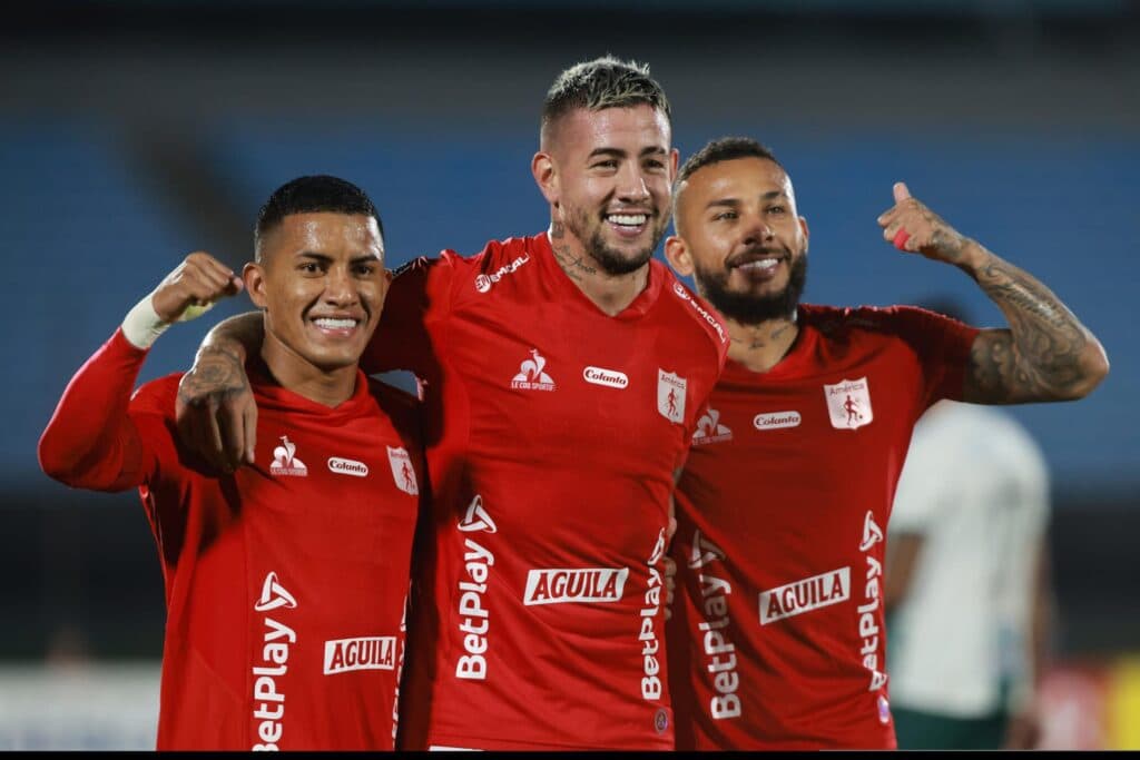 El América de Cali del uruguayo ‘Polilla’ da Silva expone el liderato en Colombia