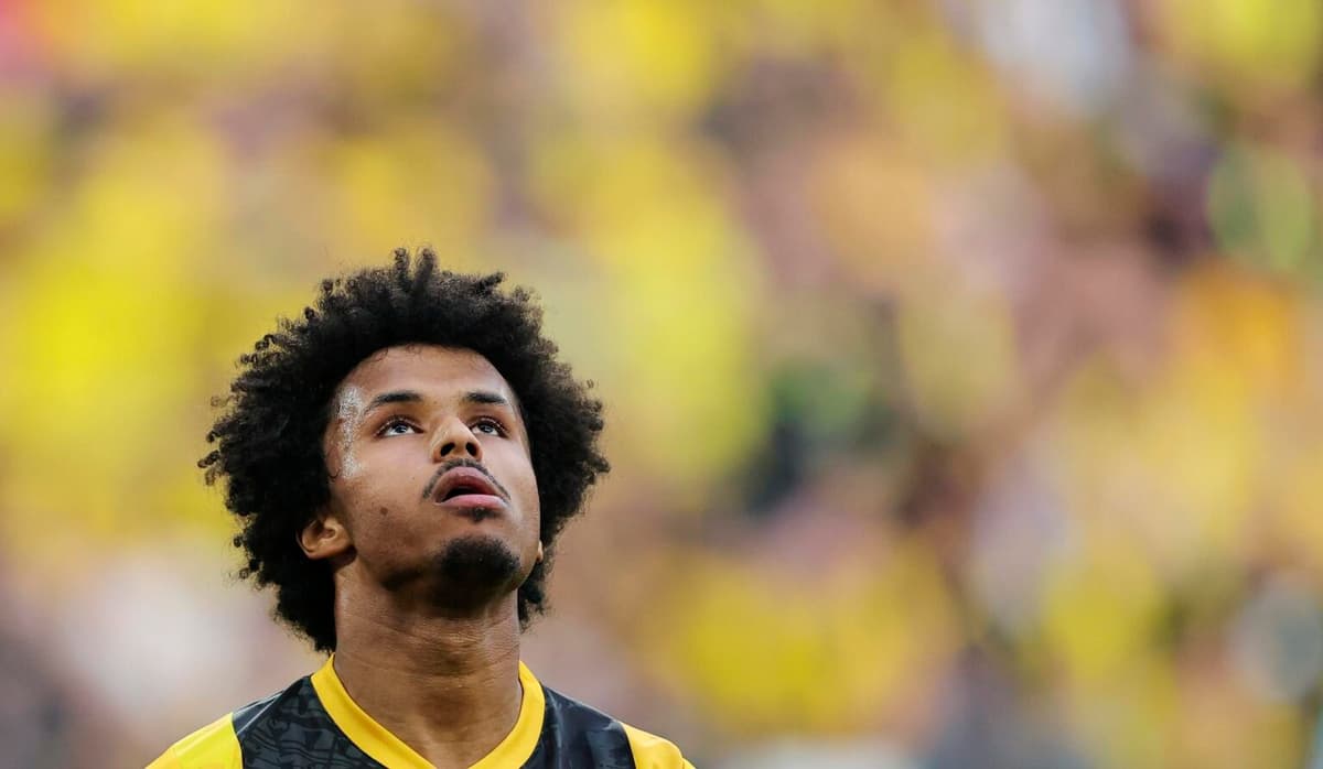 El Dortmund, sin el brasileño Couto, golea y advierte al Barcelona