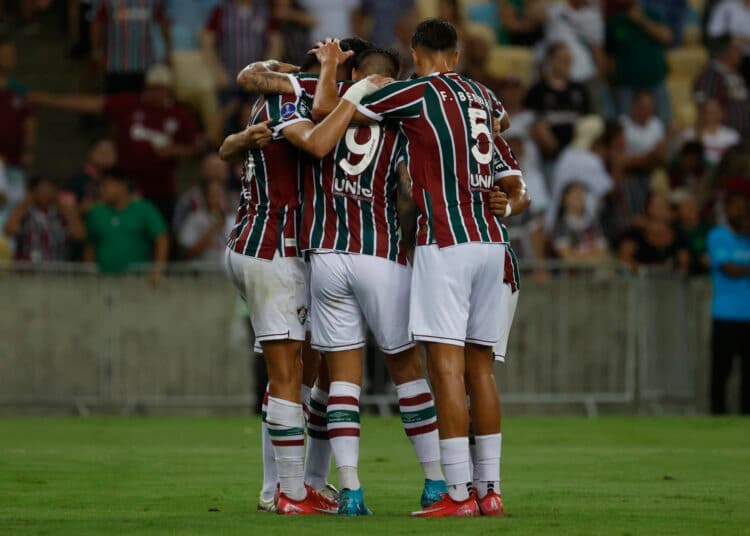 Con dobletes del brasileño Everaldo y el argentino Cano, Fluminense afianza su liderato en el Grupo F
