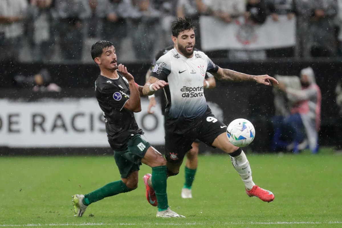 El paraguayo Angel Romero le da el triunfo a Corinthians sobre el Racing de Montevideo