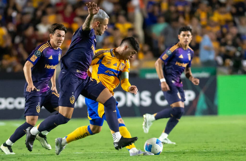 Gol de colombiano no le alcanza a LA Galaxy, eliminado por Tigres
