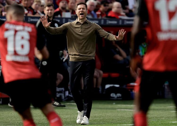 Leverkusen retrasa el festejo del Bayern, con gol del argentino Buendía