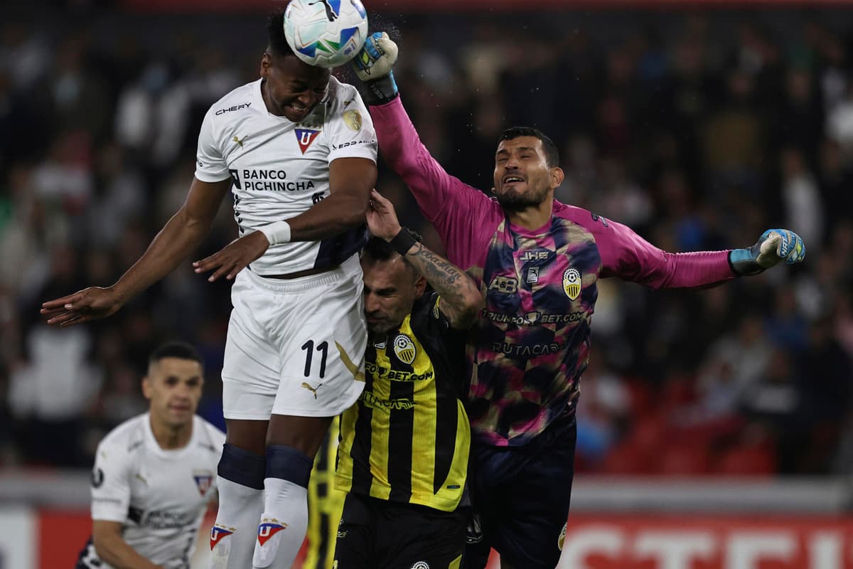 Un doblete del paraguayo Arce lleva a Liga de Quito a liderar Grupo C
