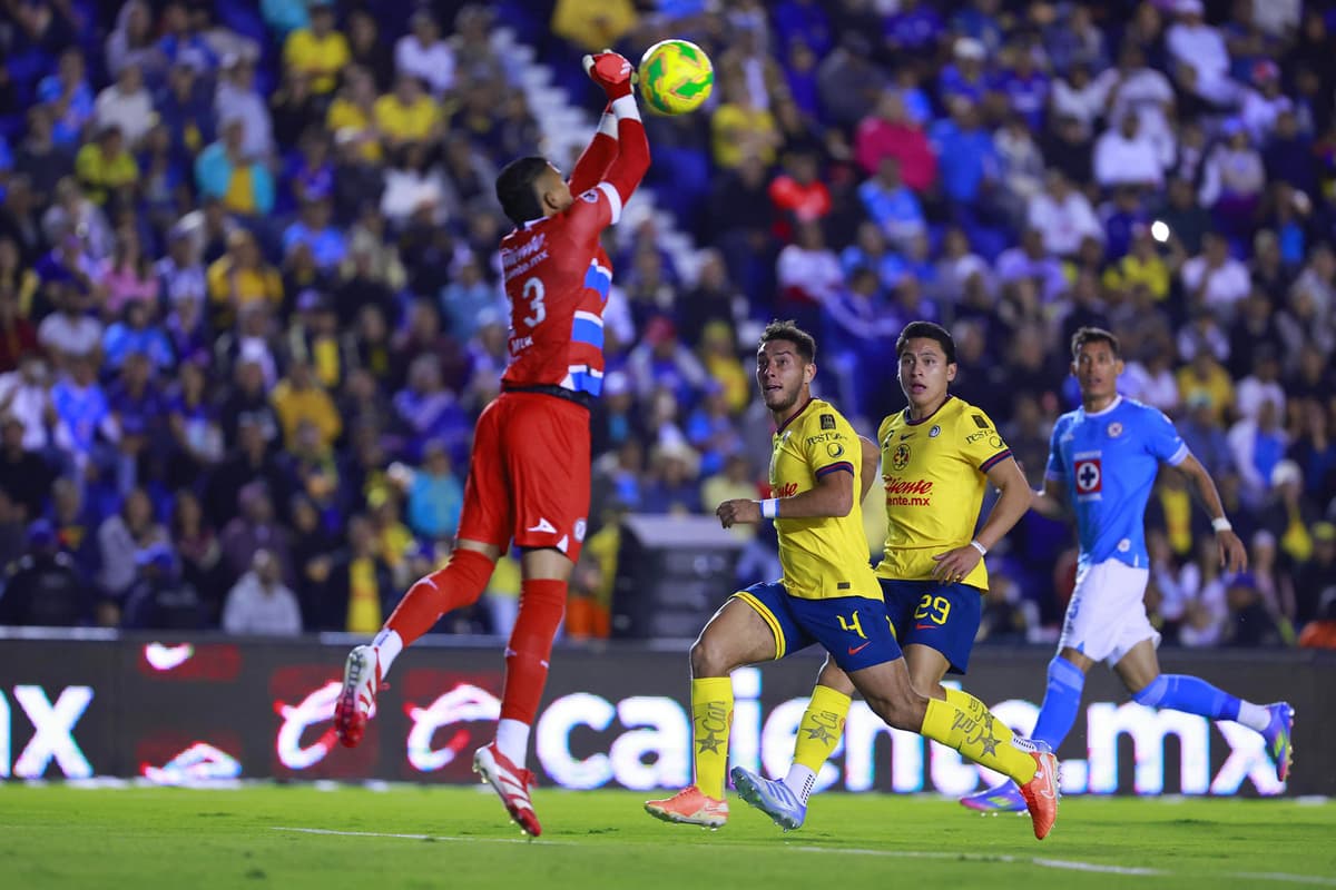 El uruguayo Cáceres compara mal momento del América con el que vive el Real Madrid