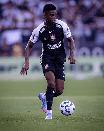 El ecuatoriano Félix Torres destacado en la victoria de Corinthians