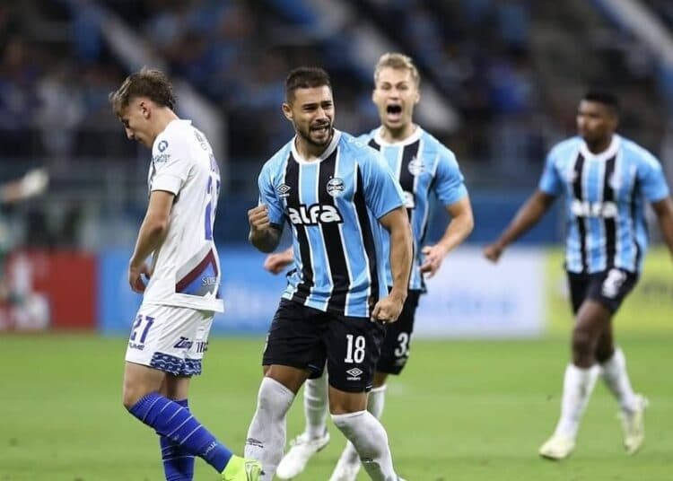 Gremio golea a domicilio a Deportivo Riestra y entra en carrera por los octavos