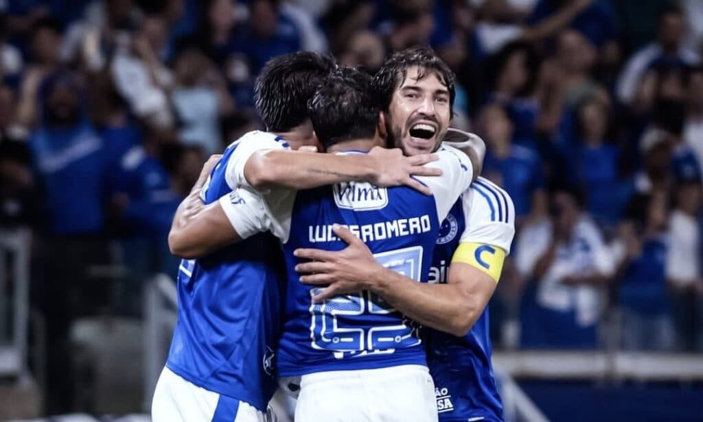 Cruzeiro del argentino Romero pierde en casa