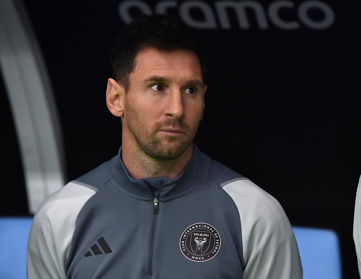 Argentino Messi: «Siempre pasa algo con los árbitros»
