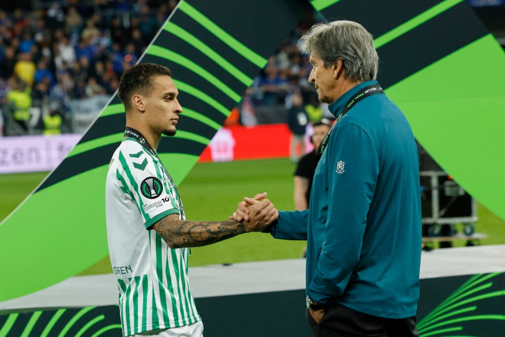 El chileno Pellegrini y el argentino Coudet, duelo de estilos en el inicio del ‘exilio’ bético en La Cartuja