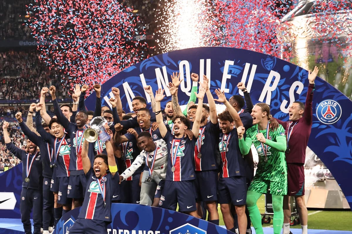 PSG alza la Copa de Francia con su pareja central sudamericana