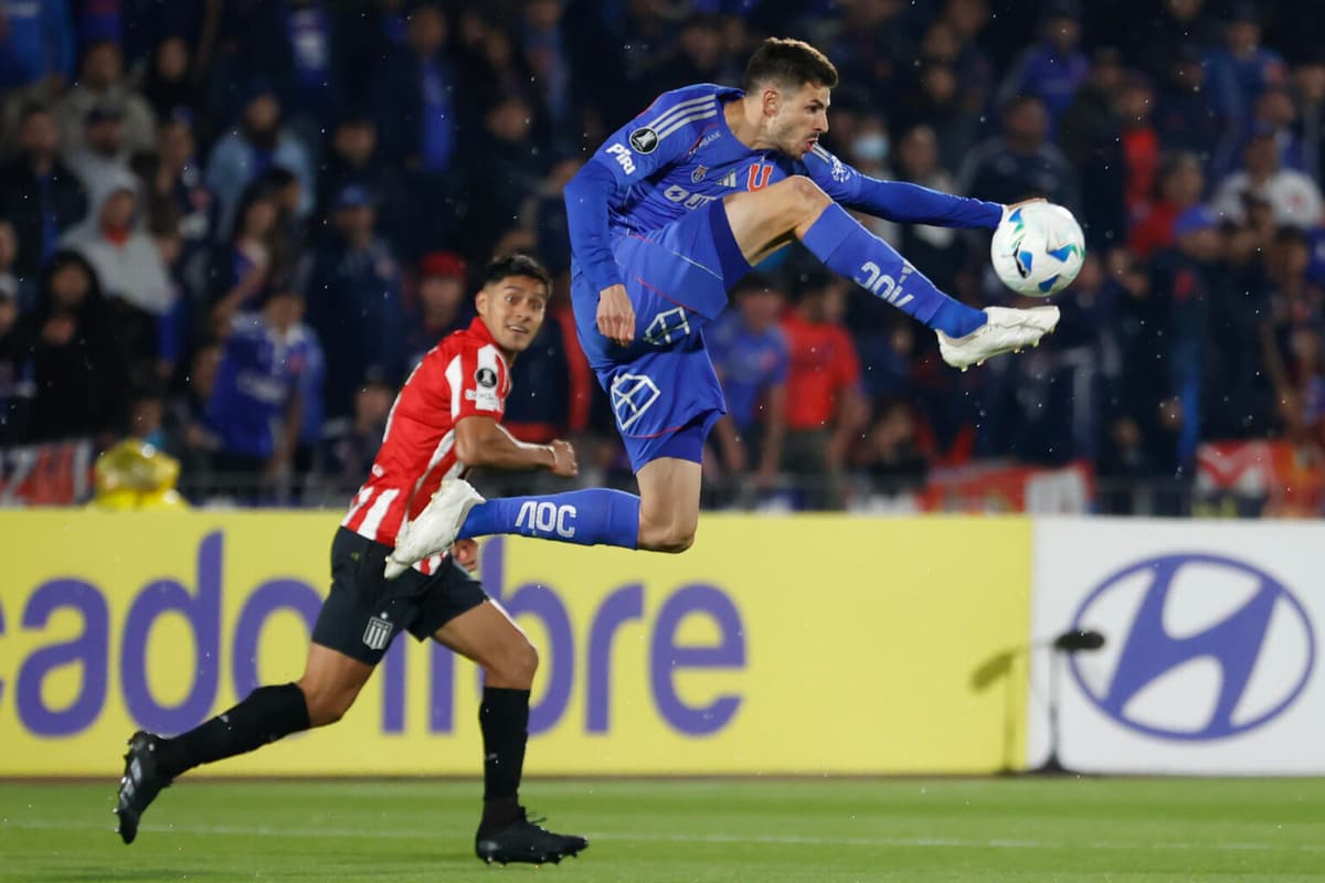 Estudiantes deja sin liderato a la Universidad de Chile