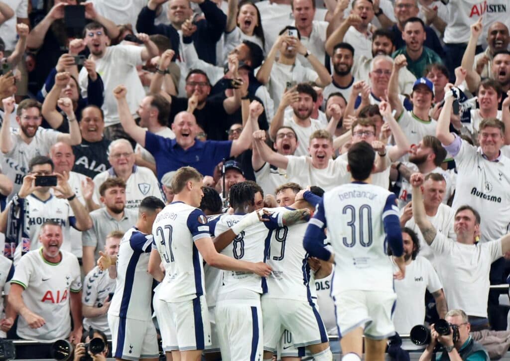 El brasileño Richarlison asiste y el Tottenham avista la final de Bilbao