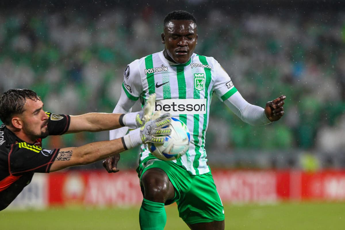 Atlético Nacional sufre, vence a Internacional y se mete en la pelea por el Grupo F