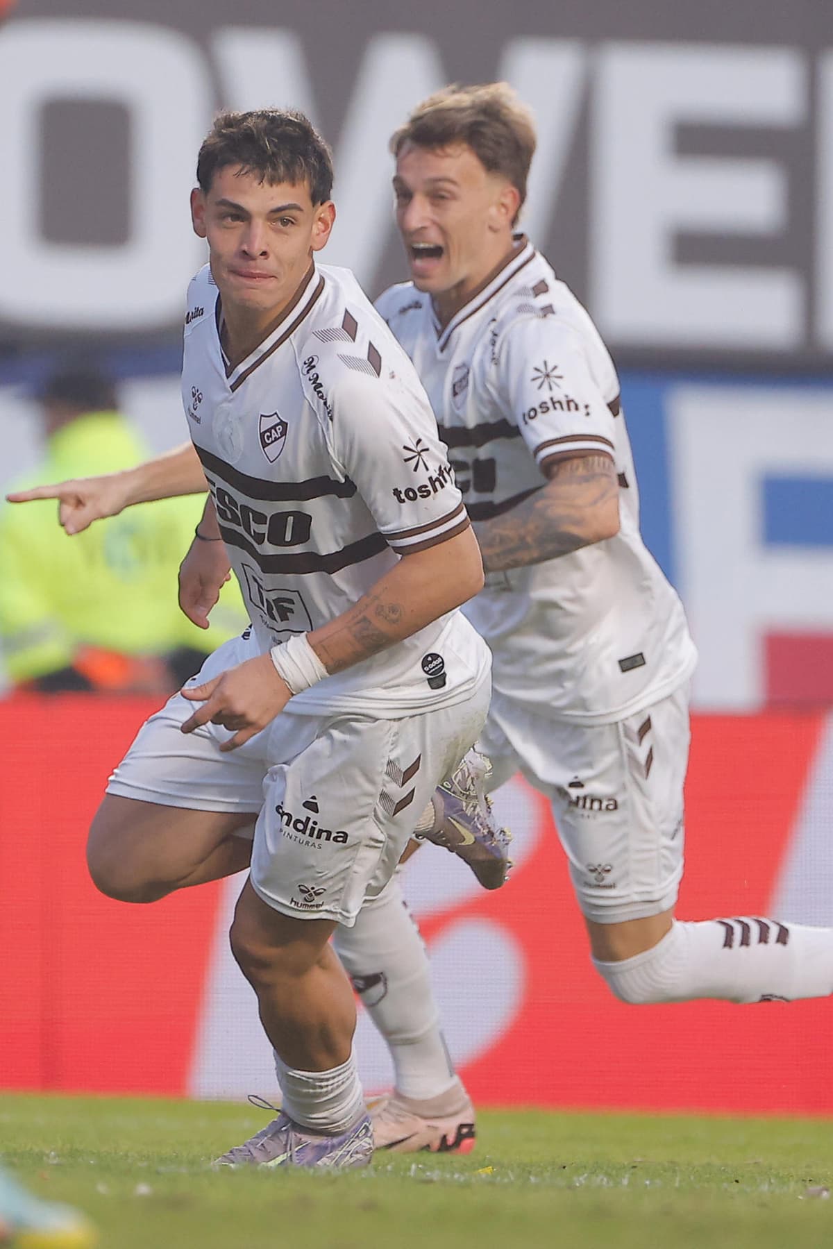 Con el paraguayo Ronaldo Martínez Platense derrota a San Lorenzo y disputará la final del torneo ante Huracán