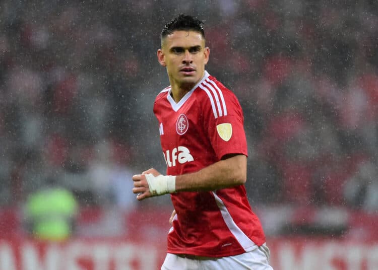Inter con gol colombiano vence de remontada al Bahía y se clasifica a octavos como primero del grupo F
