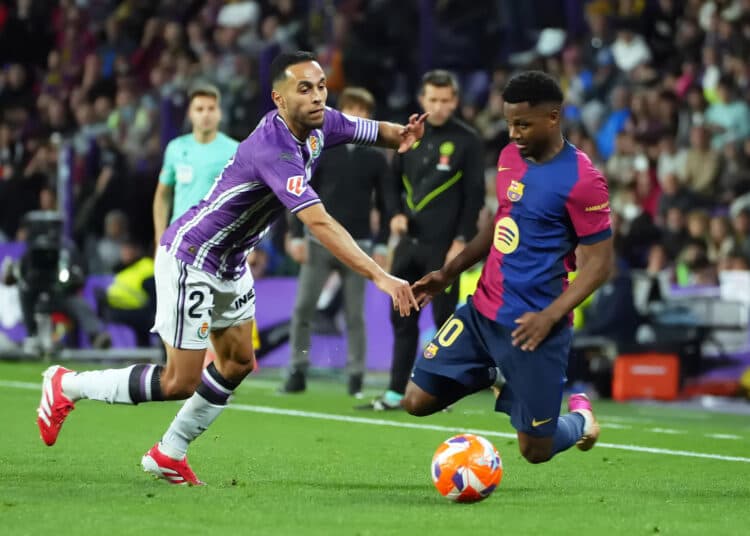 El Barça con gol del brasileño Raphinha remonta tras el descanso