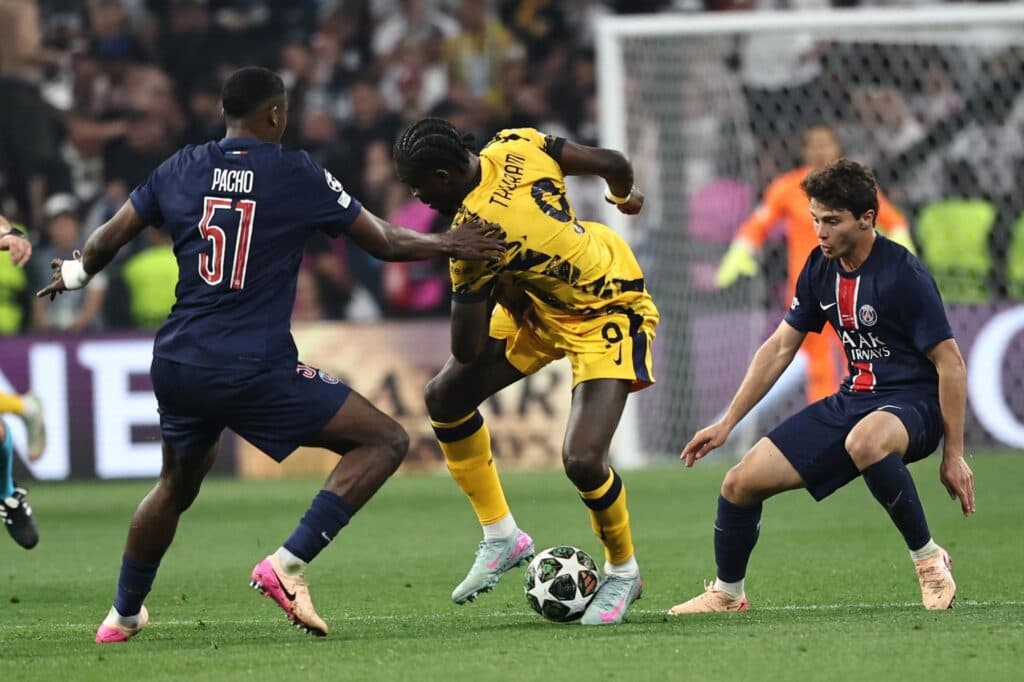 Ecuatoriano Willian Pacho, primer ecuatoriano que gana la Champions