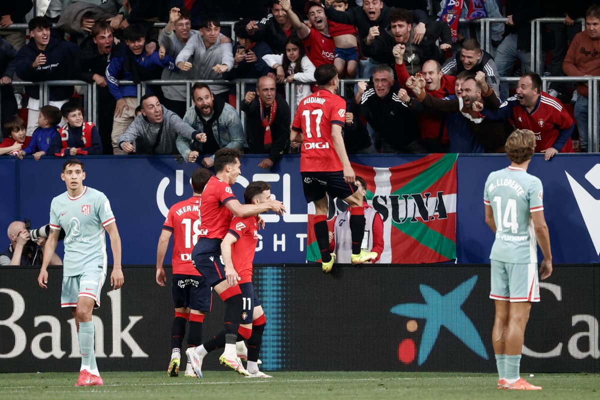 Osasuna derrota al Atlético que tuvo desde el inicio a los argentinos Álvarez y De Paul