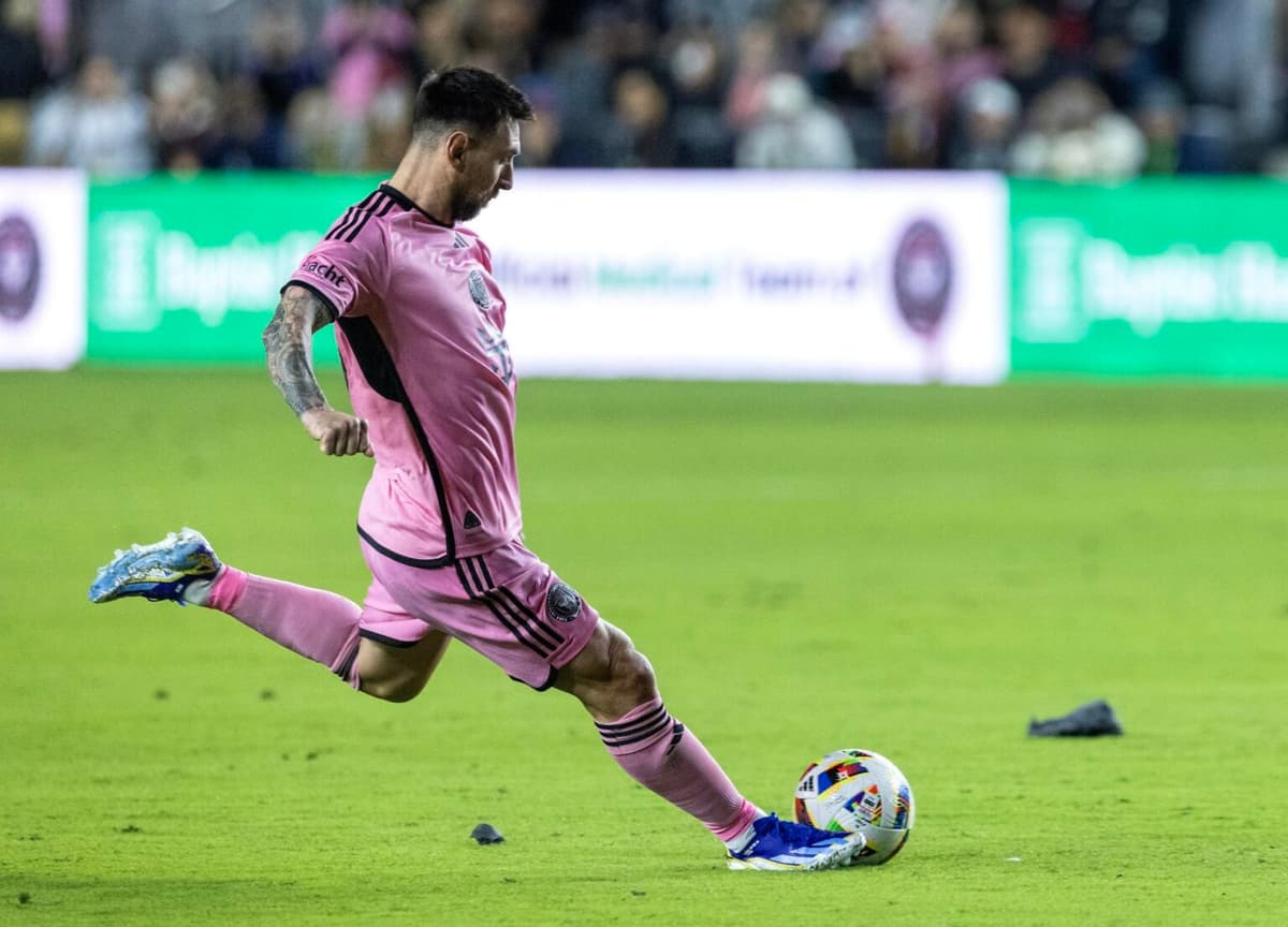 Golazo del argentino Messi evita la derrota de un Inter Miami herido