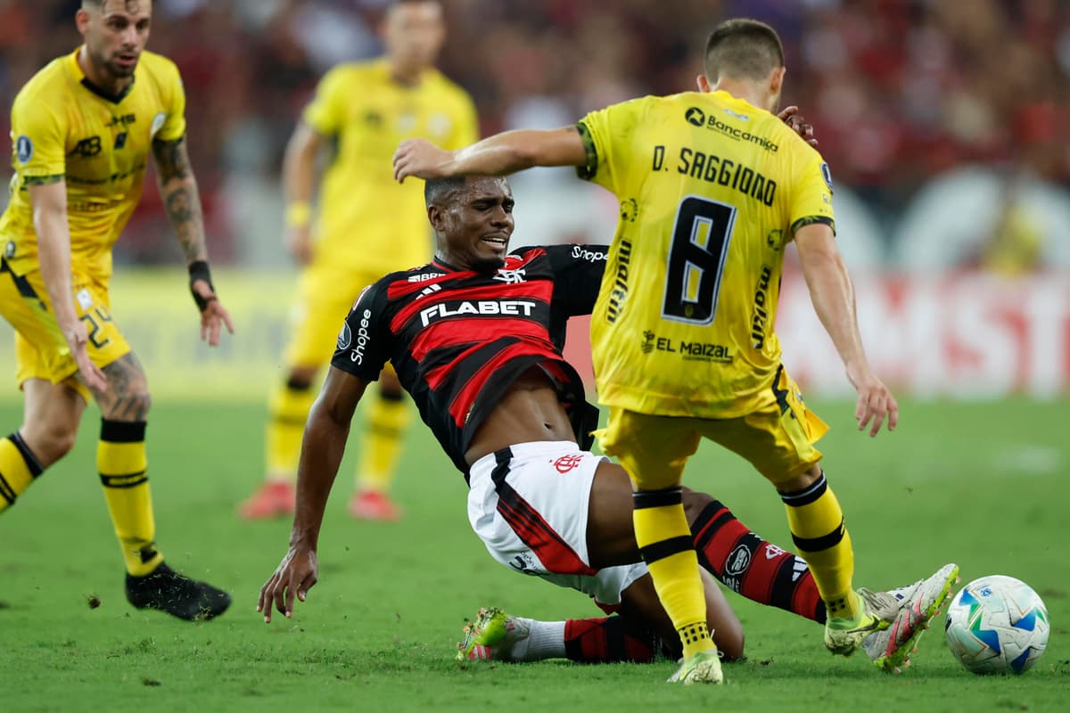 Flamengo sufre ante Táchira y se clasifica a octavos