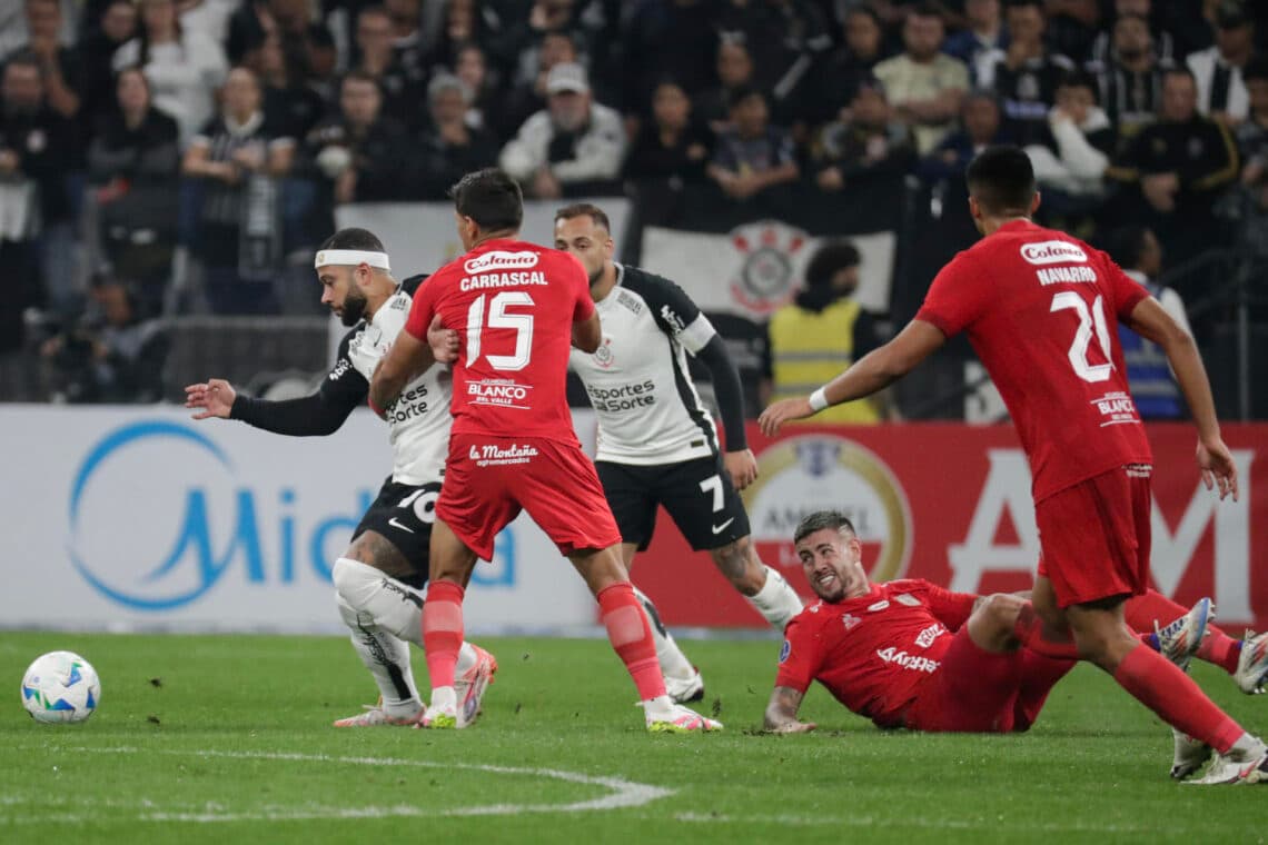 América empata en casa del Corinthians y se afianza el segundo lugar del grupo C
