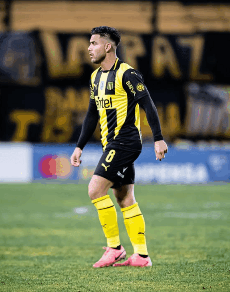 Con la participación de sus 3 jugadores extranjeros Peñarol se lleva la victoria frente a Wanderers