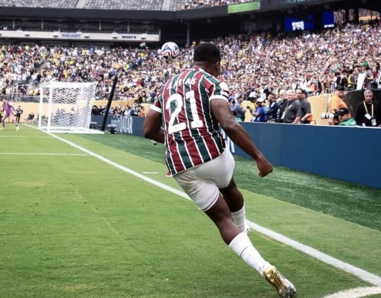 El colombiano Jhon Arias encabeza los cinco latinos en el Equipo de la Semana