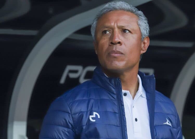 Técnico mexicano llega a dirigir a uno de los grandes de Guatemala