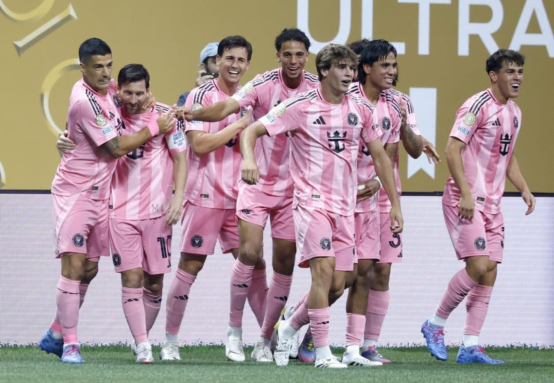 Un golazo de Leo Messi y una legión de argentinos, le regala la primera victoria al Inter