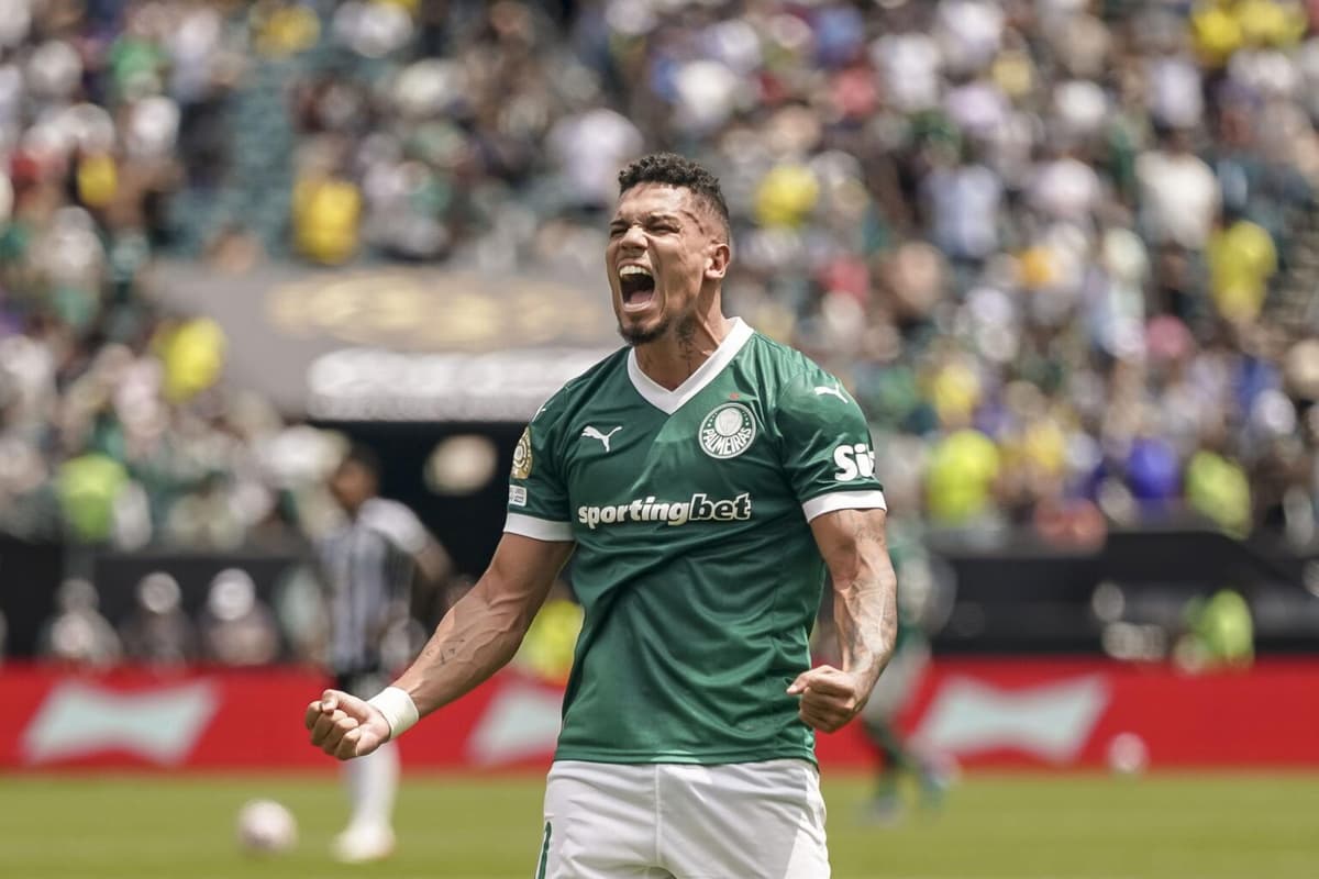 Brasileño Paulinho desatasca al Palmeiras
