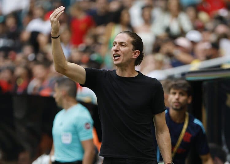 El brasileño Filipe Luis, destituido como entrenador del Flamengo
