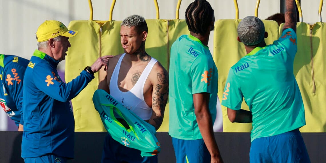Ancelotti dirige su primer entrenamiento con Brasil con guiños a Casemiro y Richarlison