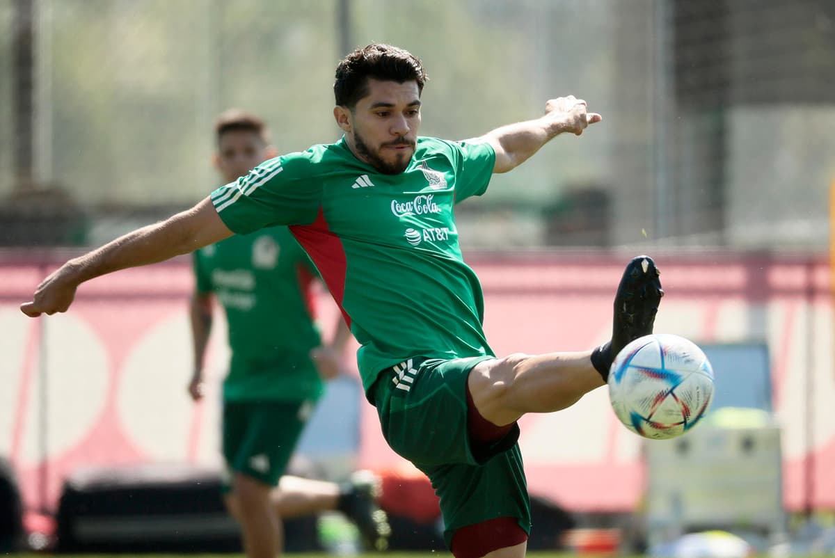 Los mundialistas Hirving Lozano y Henry Martín abandonan la selección mexicana, lesionados