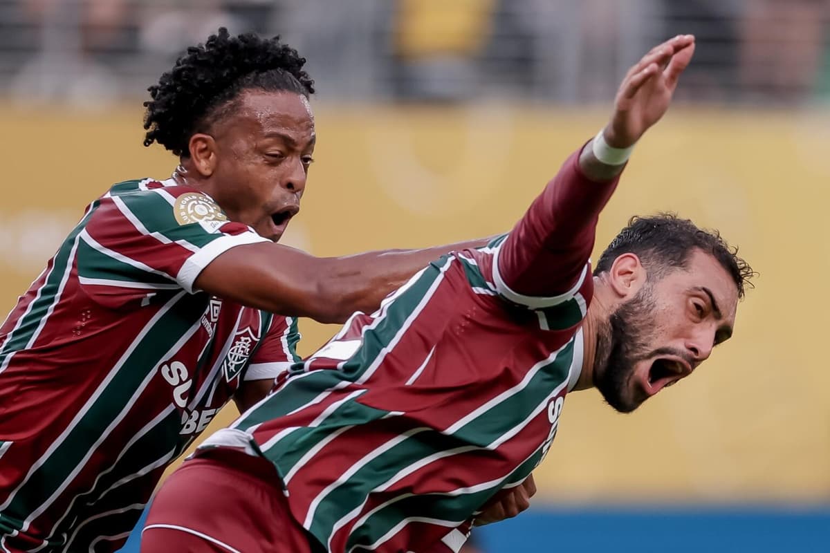 Colombiano Arias saca ileso a Fluminense de un partido pirotécnico