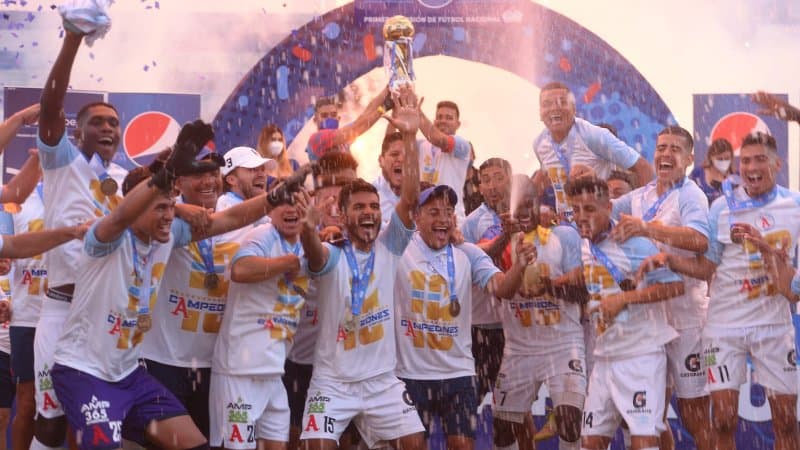 El fútbol salvadoreño recibe cifra récord para el crecimiento de la liga y la selección nacional