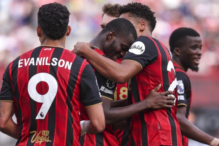 Bournemouth del español Iraola golea al Everton