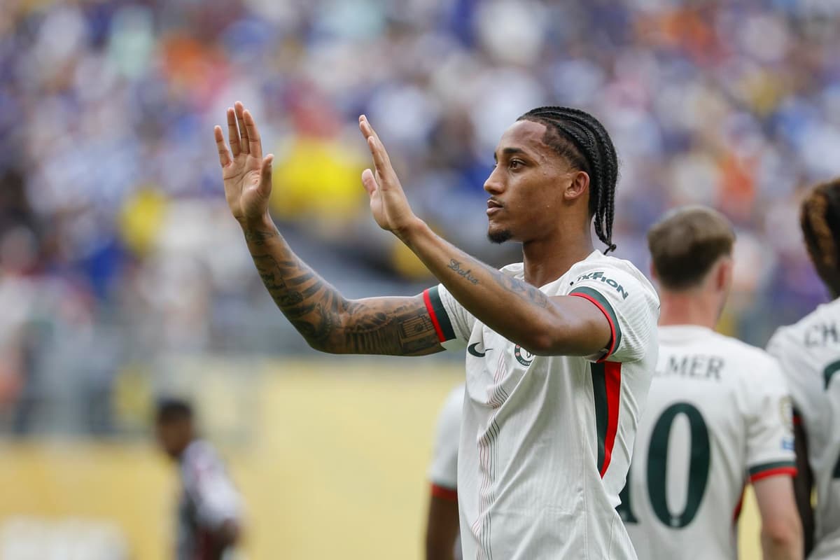 El brasileño Joao Pedro enciende al Chelsea y apaga al Fluminense