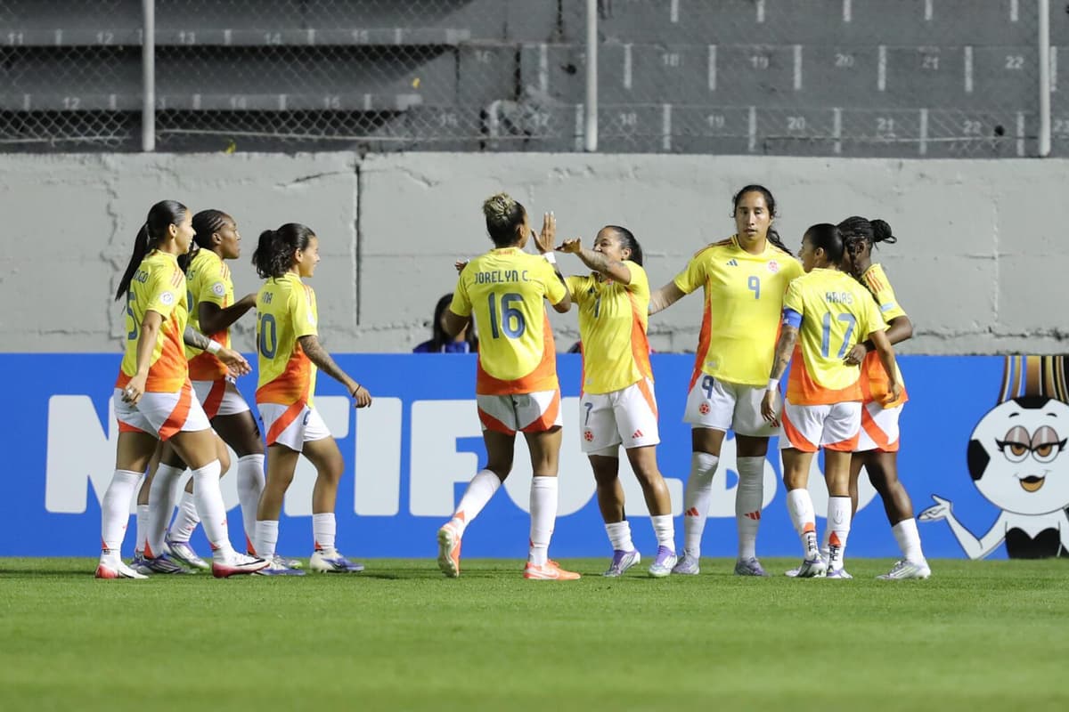 Colombia golea a Paraguay con doblete de Linda Caicedo
