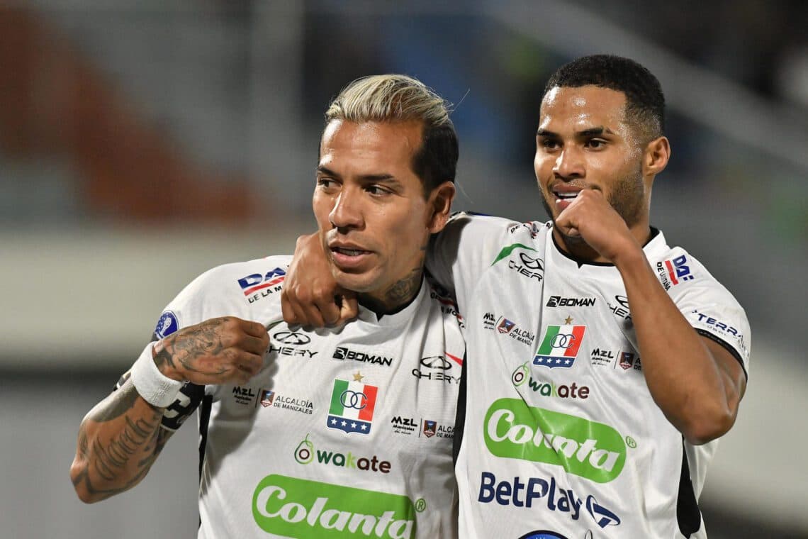 Un doblete del colombiano Dayro Moreno acerca al Once Caldas a las semifinales de la Sudamericana