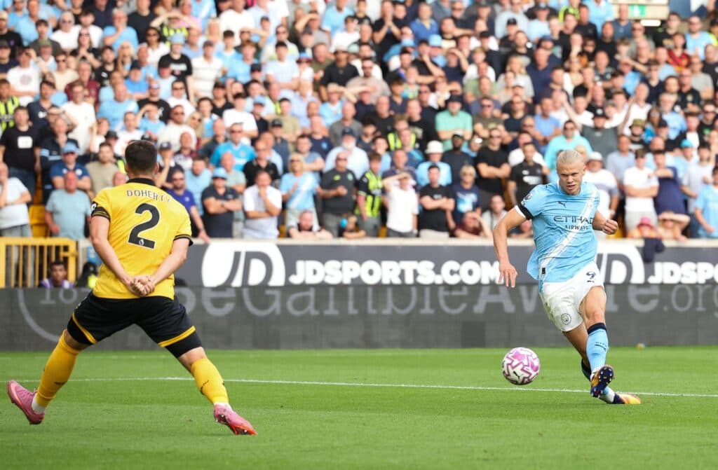 El City del español Guardiola comienza con ritmo de campeón