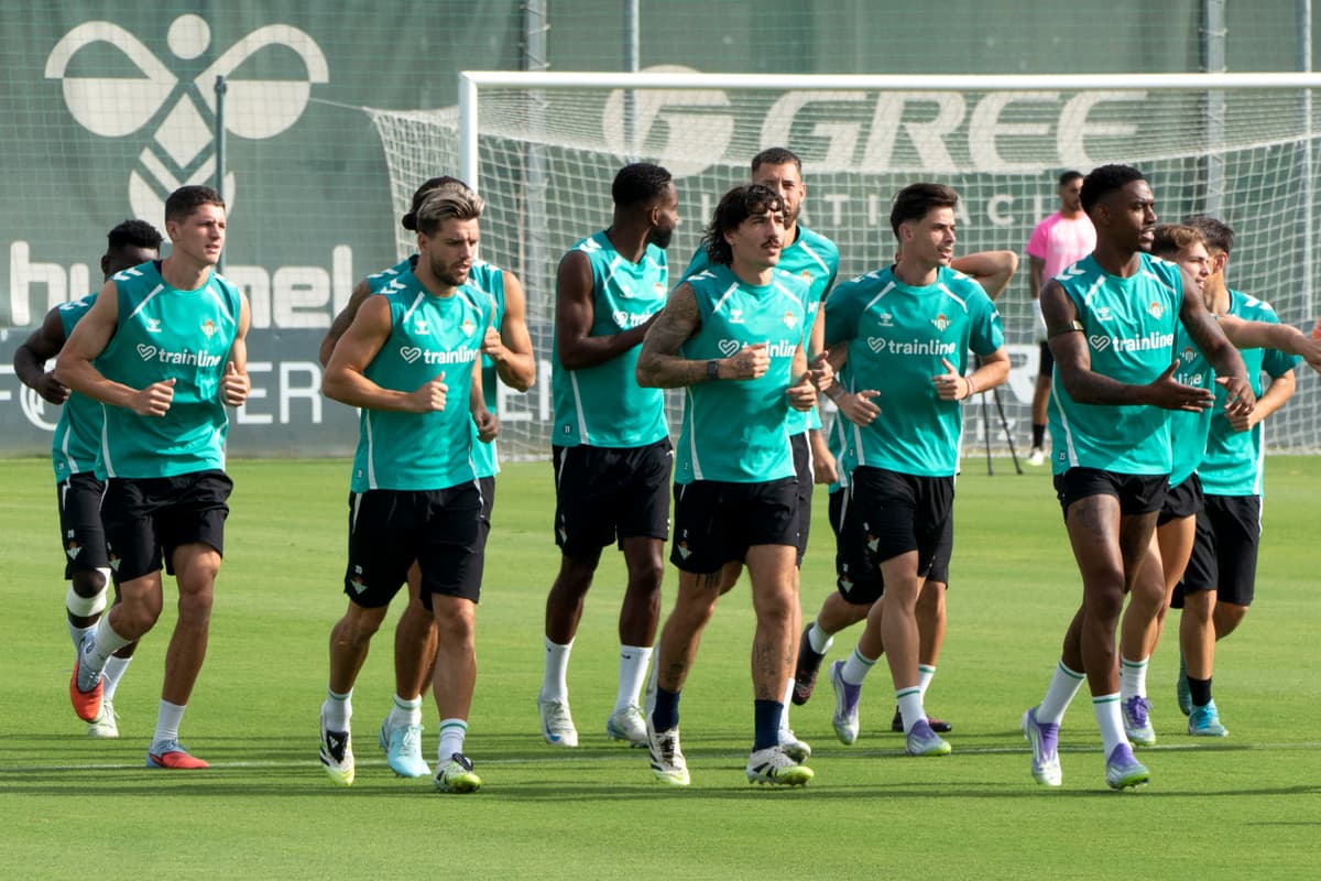 Betis llega listo a Elche, con las ideas del chileno Pellegrini