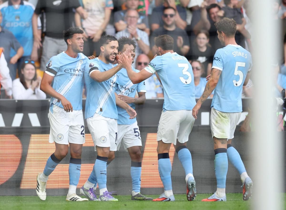 El City doblega al Nápoles del uruguayo Olivera
